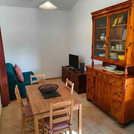 Borgo Del Ginepro בית חווה *