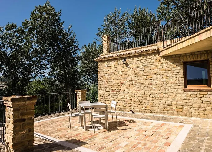 Borgo Del Ginepro * Кастильоне-Мессер-Раймондо