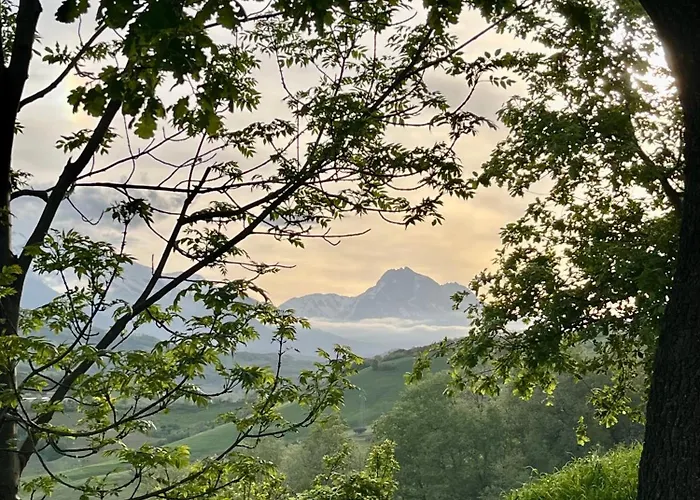 Фермерский дом Borgo Del Ginepro Кастильоне-Мессер-Раймондо